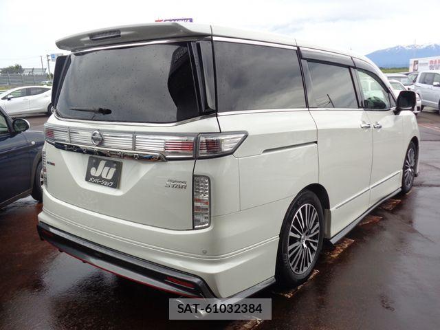 Nissan ELGRAND 2016-09 7271856-2