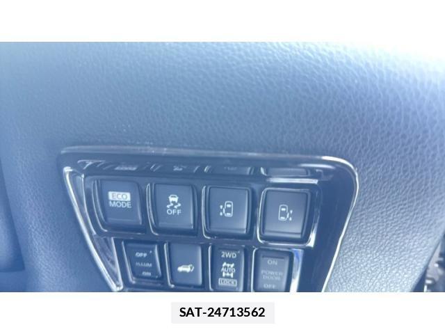 Nissan ELGRAND 2012-05 7326926-13
