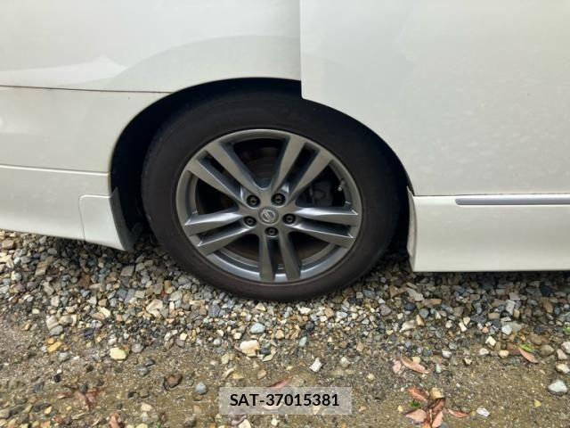 Nissan ELGRAND 2012-02 7326924-3