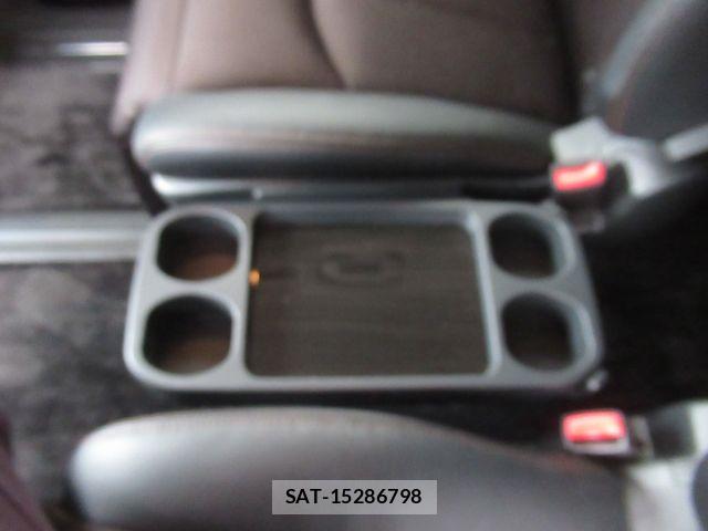 Nissan ELGRAND 2019-12 7326923-23