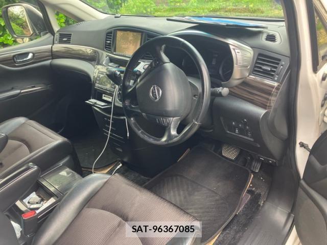 Nissan ELGRAND 2014-03 7326925-16