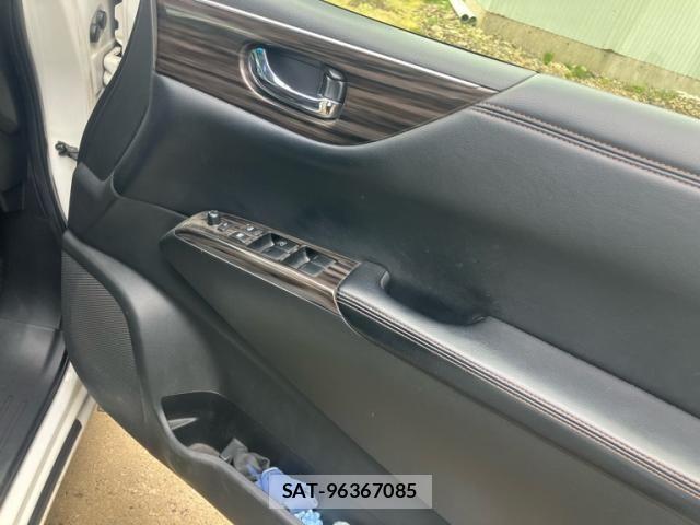 Nissan ELGRAND 2014-03 7326925-18