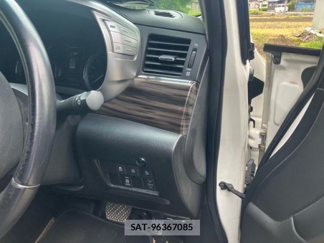 Nissan ELGRAND 2014-03 7326925-19