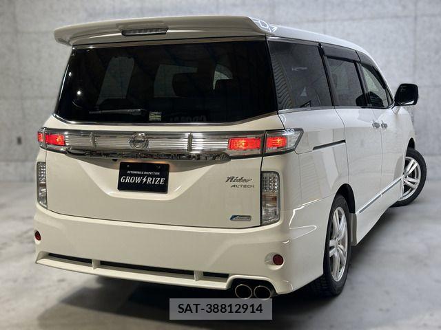 Nissan ELGRAND 2013-10 7616399-16