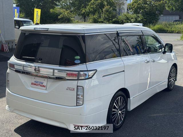 Nissan ELGRAND 2014-04 7723083-11