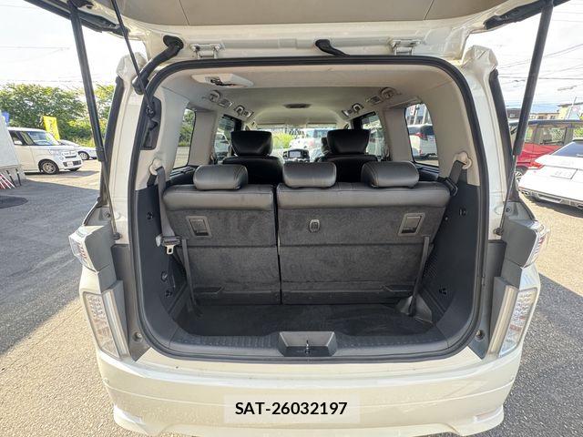 Nissan ELGRAND 2014-04 7723083-17