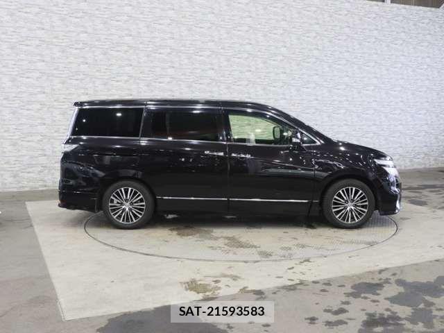 Nissan ELGRAND 2015-06 7784669-12