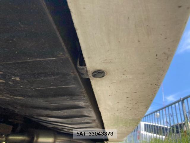 Nissan ELGRAND 2017-08 7784667-11