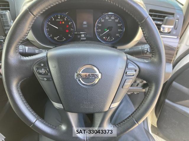 Nissan ELGRAND 2017-08 7784667-17