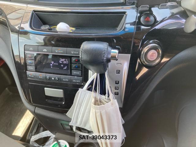 Nissan ELGRAND 2017-08 7784667-21