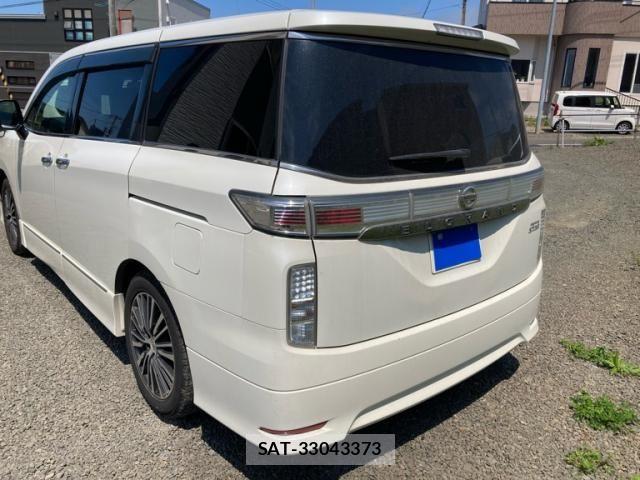 Nissan ELGRAND 2017-08 7784667-3
