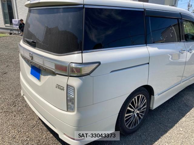 Nissan ELGRAND 2017-08 7784667-4