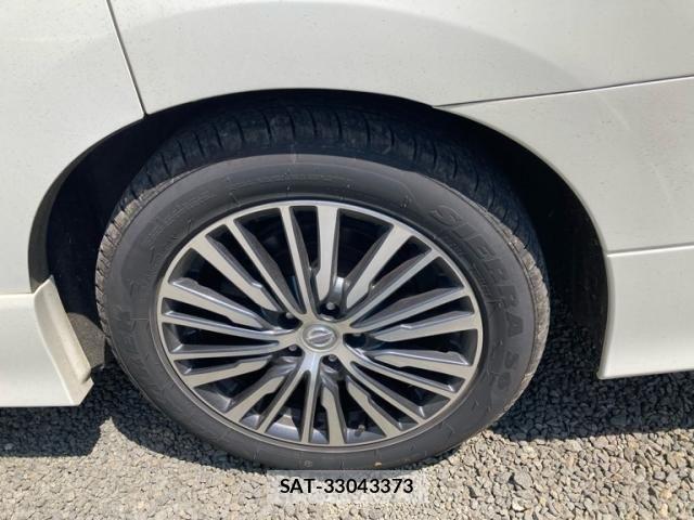 Nissan ELGRAND 2017-08 7784667-7