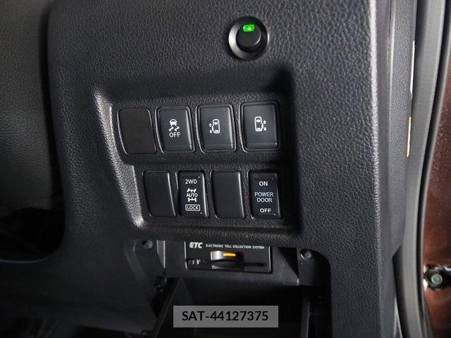 Nissan ELGRAND 2015-05 7784670-16
