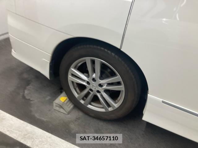 Nissan ELGRAND 2011-08 8035396-4