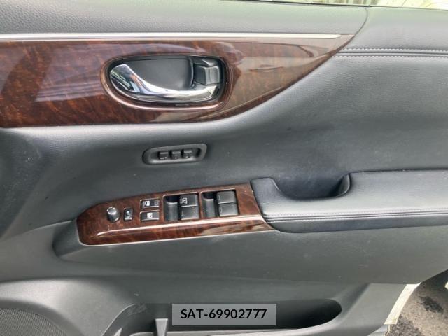 Nissan ELGRAND 2012-08 8073669-20