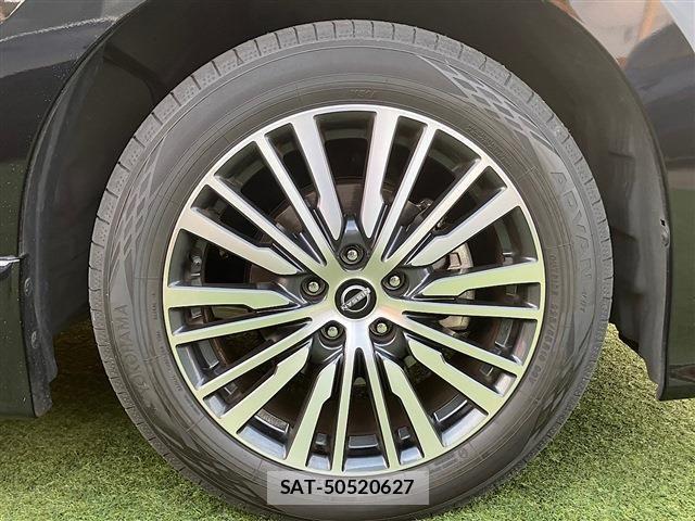 Nissan ELGRAND 2023-10 8099030-17
