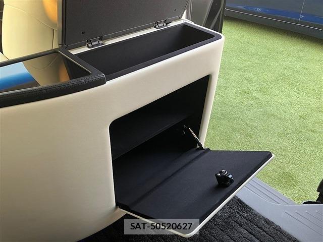 Nissan ELGRAND 2023-10 8099030-25