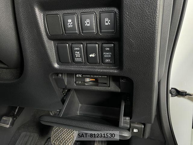 Nissan ELGRAND 2015-07 8207414-17