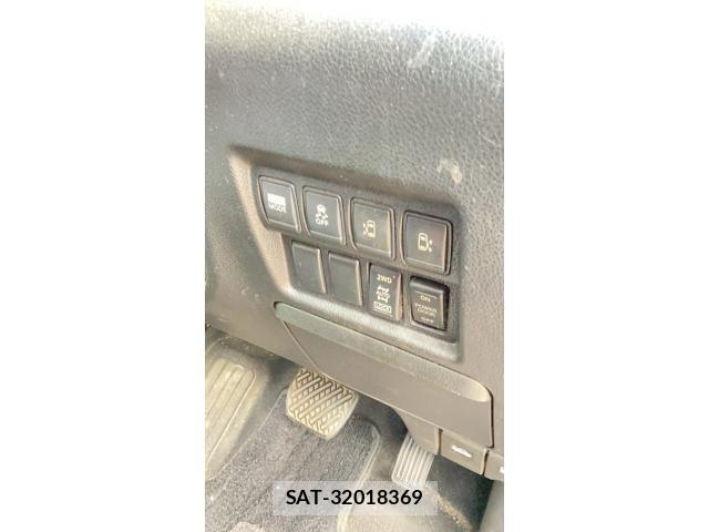 Nissan ELGRAND 2013-09 8245147-17