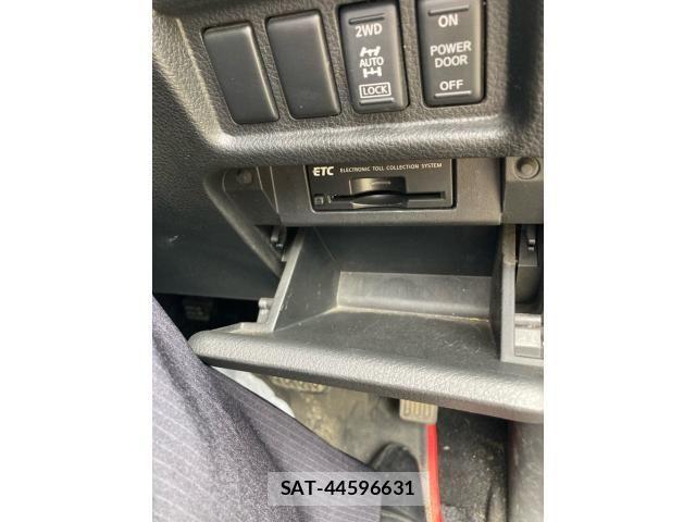 Nissan ELGRAND 2011-07 8335730-14