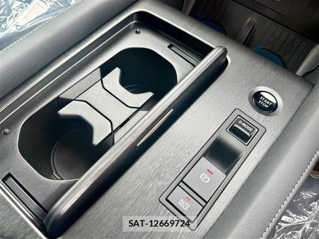Nissan ELGRAND 2026-08 8365760-10