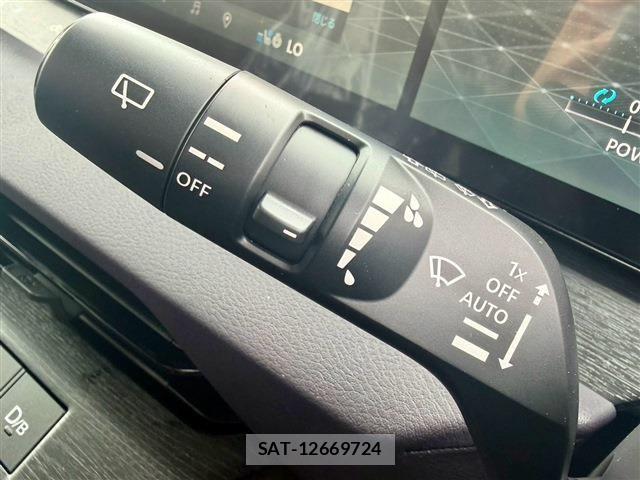 Nissan ELGRAND 2026-08 8365760-13