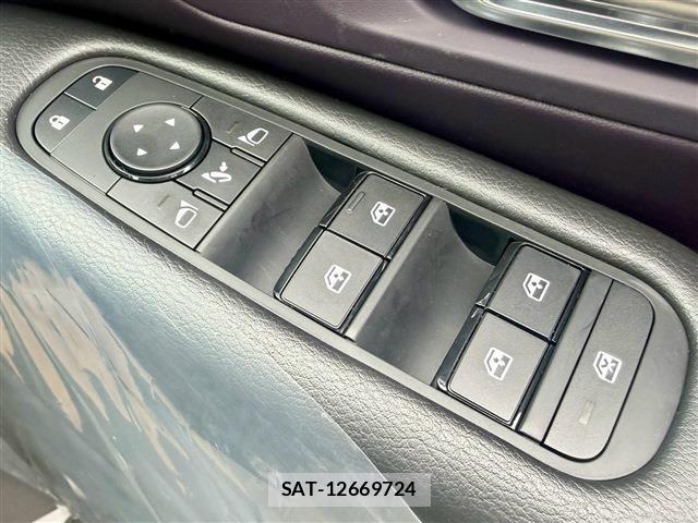 Nissan ELGRAND 2026-08 8365760-16