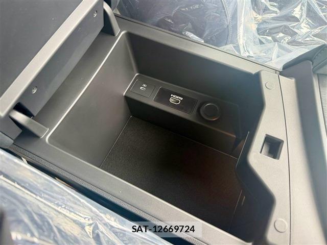 Nissan ELGRAND 2026-08 8365760-18