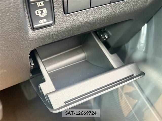 Nissan ELGRAND 2026-08 8365760-19