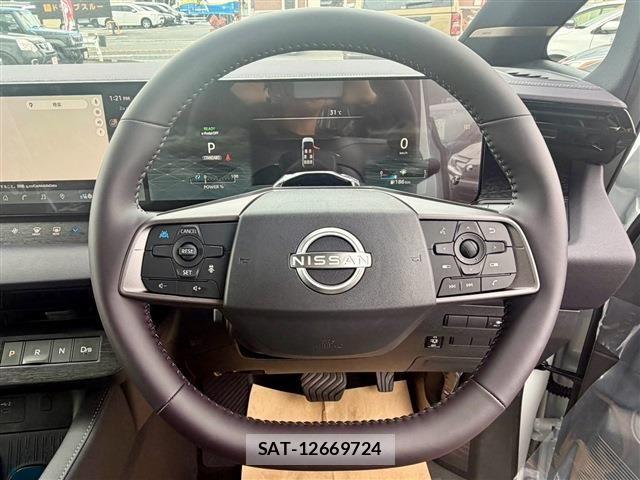 Nissan ELGRAND 2026-08 8365760-3