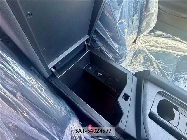 Nissan ELGRAND 2026-08 8365762-18