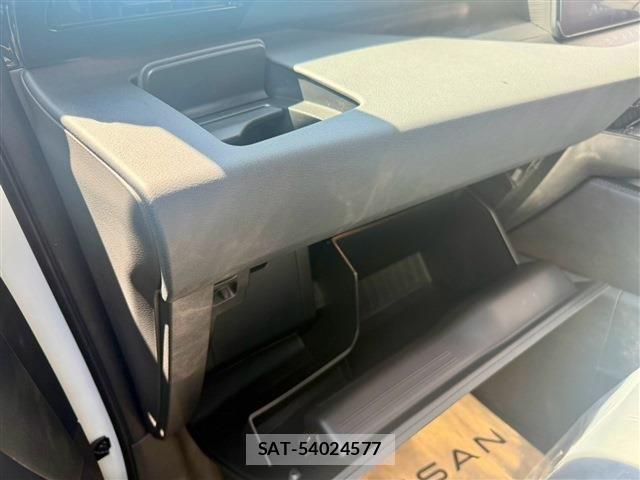 Nissan ELGRAND 2026-08 8365762-22