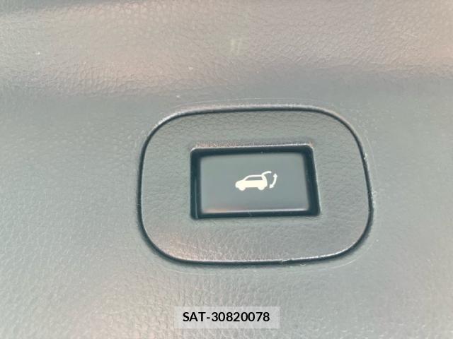 Nissan ELGRAND 2013-10 8365761-12