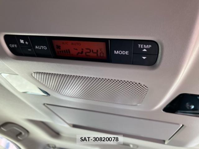 Nissan ELGRAND 2013-10 8365761-17