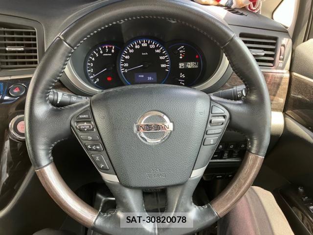 Nissan ELGRAND 2013-10 8365761-18