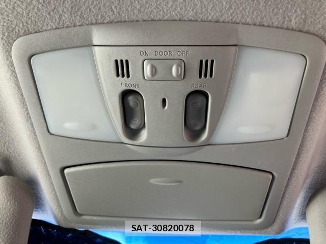 Nissan ELGRAND 2013-10 8365761-24