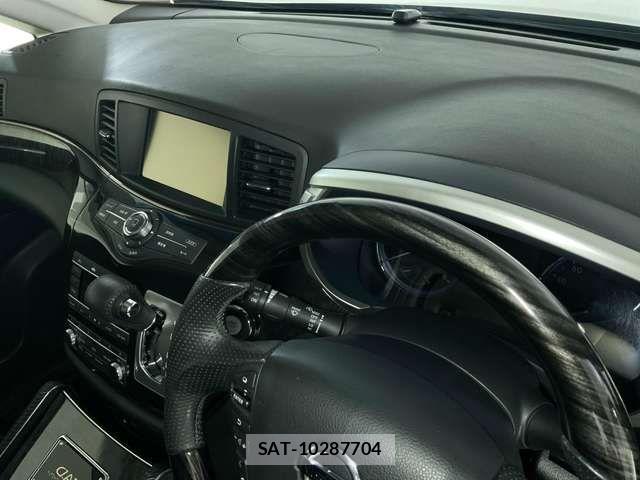 Nissan ELGRAND 2019-02 8524771-15