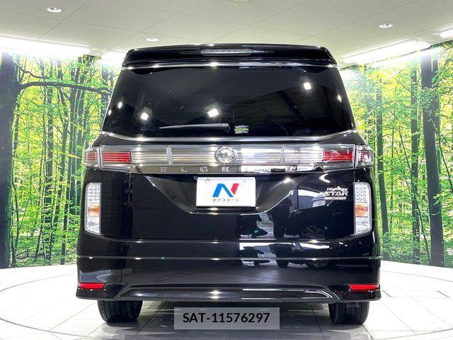 Nissan ELGRAND 2018-01 8524772-17