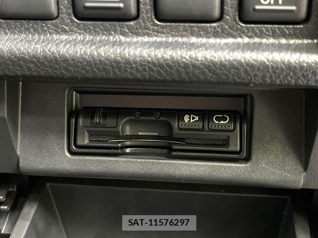 Nissan ELGRAND 2018-01 8524772-8