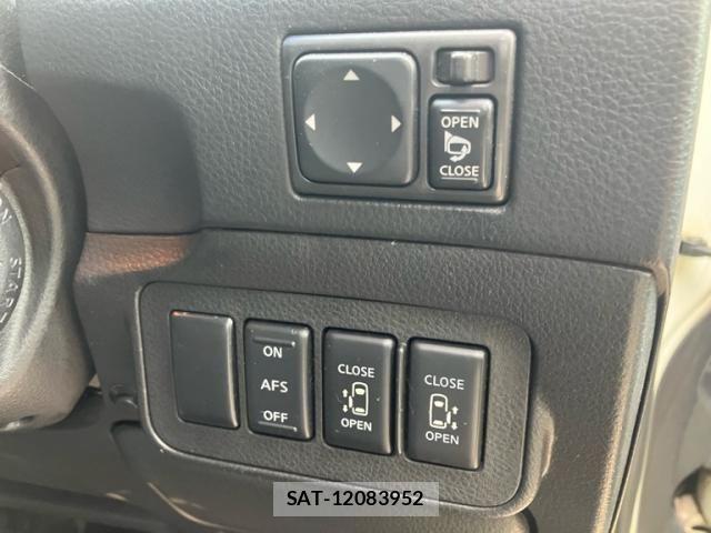 Nissan ELGRAND 2007-04 8561805-25