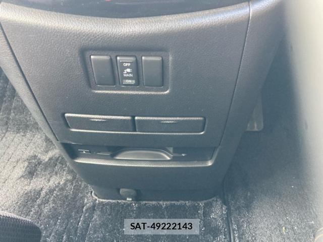 Nissan ELGRAND 2013-08 8561803-12