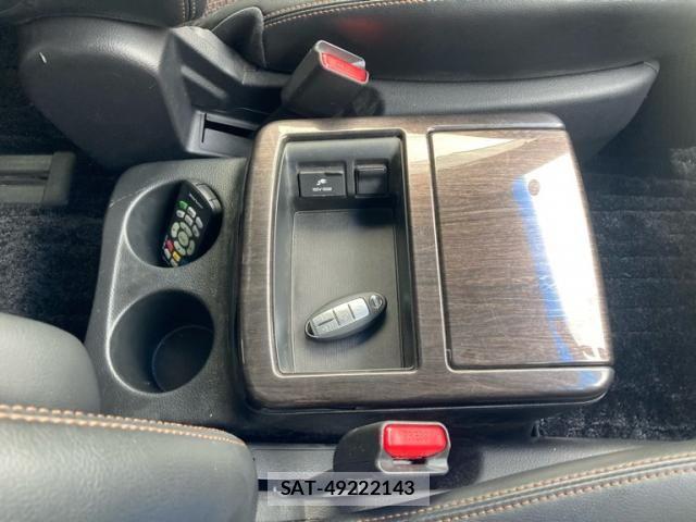 Nissan ELGRAND 2013-08 8561803-13