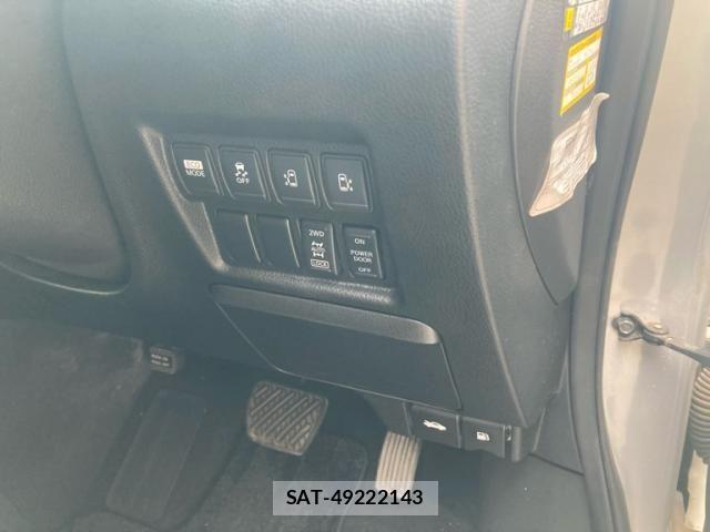 Nissan ELGRAND 2013-08 8561803-17