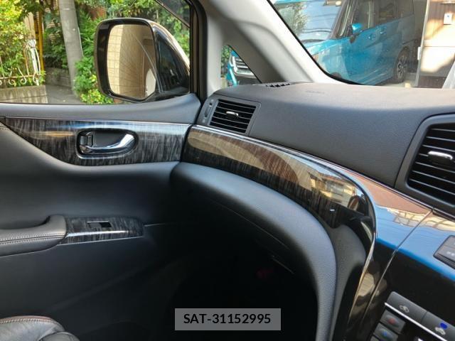 Nissan ELGRAND 2017-05 8626657-16