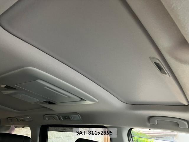 Nissan ELGRAND 2017-05 8626657-19