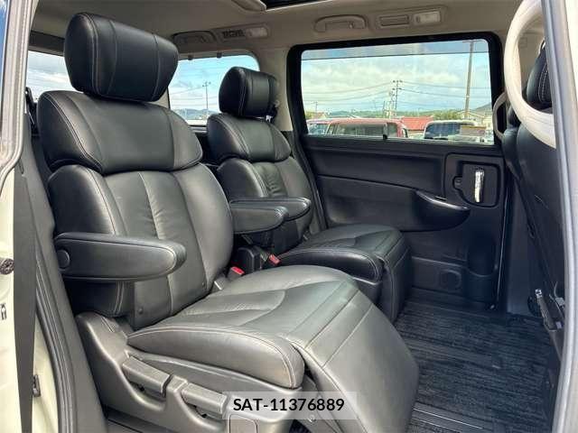 Nissan ELGRAND 2014-04 8658960-12