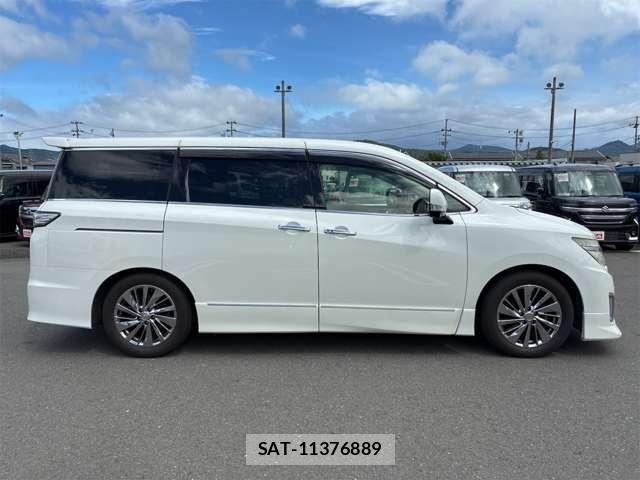 Nissan ELGRAND 2014-04 8658960-24