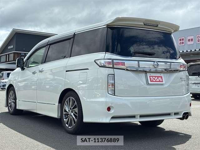 Nissan ELGRAND 2014-04 8658960-26