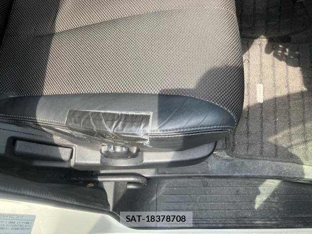 Nissan ELGRAND 2005-09 8658963-13